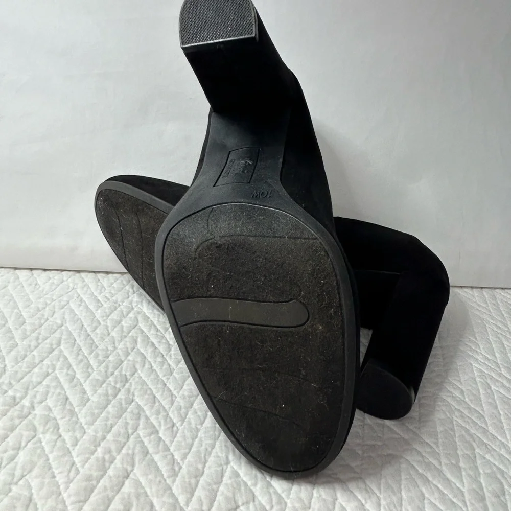 Fiona women’s size 10 black‎ suede heels